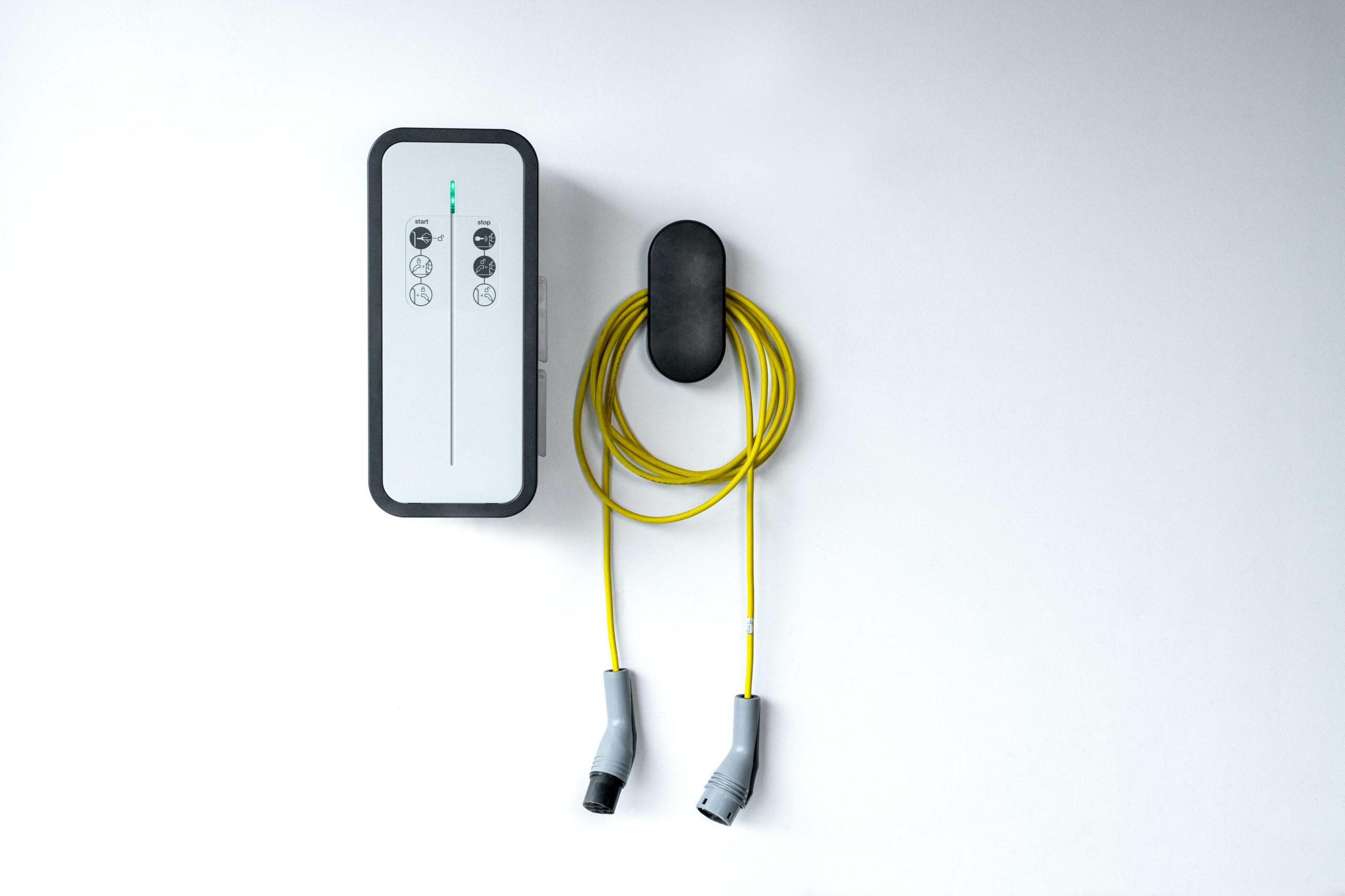 Borne de recharge véhicule électrique avec support de câble  SF ELEC FLEUREY SUR OUCHE Tel 06.01.00.66.19 Mail : contact@sf-elec.fr