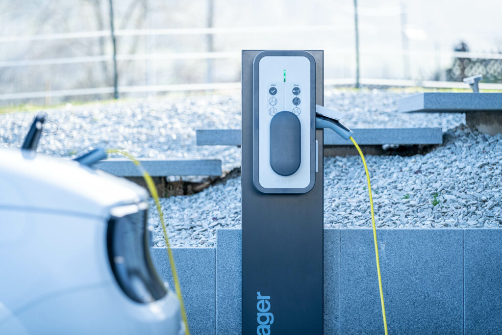 Borne de recharge véhicule électrique SF ELEC FLEUREY SUR OUCHE Tel 06.01.00.66.19 Mail : contact@sf-elec.fr